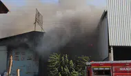 Turgutlu'da hurdacıda çıkan yangın paniğe neden oldu