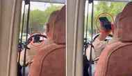 Minibüs şoförü yolculara aldırış etmeden müstehcen film izledi