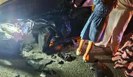 Otomobil ile kamyonet  kafa kafa çarpıştı