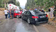 İki otomobil kafa kafaya çarpıştı: 1 ölü, 4 yaralı