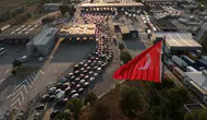 Türkiye'den gidiyorlar! Araç kuyruğunun ucu görünmedi