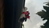 Yaşlı adamın evine roket düştü
