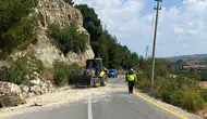 Yaşanan olay sonrası ilçe yolu trafiğe açıldı