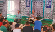 Kur'an kurslarını gezip okul tanıtımı yapıyor