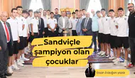Sandviçle şampiyon olan çocuklar