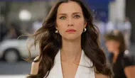 İrem Helvacıoğlu düğüne boyunlukla geldi