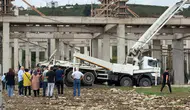 İnşaatta beton mikseri devrildi: 1 ölü