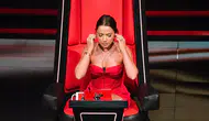 Hadise'den dergi kapağında cesur tarz