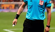 Maçı öncesi hakeme bıçaklı saldırı