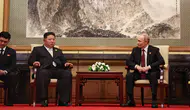 Putin, Kuzey Kore lideri Kim ile bir araya geldi