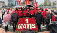DİSK 1 Mayıs'ı çelenkle andı