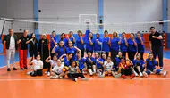 Sporcular ve annelerinden mini voleybol turnuvası