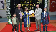 Azmiyle örnek olan anne mezuniyet gururunu oğluyla paylaştı