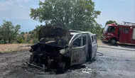 Seyir halindeyken çıkan yangın kamyoneti küle çevirdi
