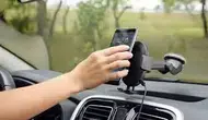 Araçta Telefon Tutucu Yasak mı? Ön Cama Monte Edilen Aparatlar İçin Yeni Kural Netleşti
