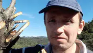 Ağaç keserken düşen kişi hayatını kaybetti
