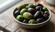 Kahvaltıların Vazgeçilmezinde Şaşırtan Gerçek: Beyaz Lekeli Zeytin Yenebilir Mi?