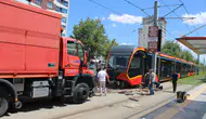 Tramvayın çarptığı genç kadın hayatını kaybetti
