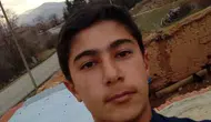Kamyonla çarpışan 19 yaşındaki motosikletli hayatını kaybetti
