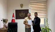 MHP Şehzadeler İlçe Başkanı Emre Taşkıran mazbatasını aldı