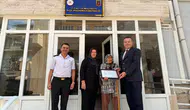 Simit satarak aldıkları evlerini jandarmaya bağışladı