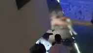 Genç kadını otelin 5'inci katından attı!
