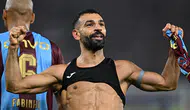 Dünya bu futbolcuyu konuşuyor
