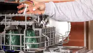 Bulaşıklar Makineden Buğulu Çıkıyorsa Nedeni Bu Olabilir! İşte En Sık Yapılan Hatalar