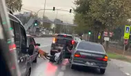 Trafikte korku dolu anlar: Köpek adamı bacağından ısırdı