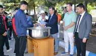 Hayatını kaybeden öğrenci için aşure dağıttıldı