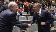 Özgür Özel ve Kemal Kılıçdaroğlu'ndan sürpriz tokalaşma
