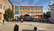 Okul önünde silahlı saldırı: Veliler çocukları için koştu