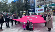 Manisa’da şehit aileleri ve gaziler Türk bayrağına saldırıyı kınamak için buluştu