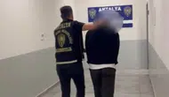 Kendini polis olarak tanıttı, sahte arama izniyle soygun yaptı