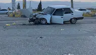 Manisa'da otomobil ile tır çarpıştı: 1 yaralı