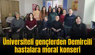 Üniversiteli gençlerden hastalara moral konseri