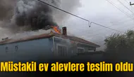 Müstakil ev alevlere teslim oldu