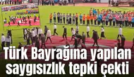 Türk Bayrağına yapılan saygısızlık tepki çekti