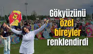 Gökyüzünü özel bireyler renklendirdi