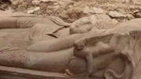 Kazıda bulunan lahit merak uyandırdı