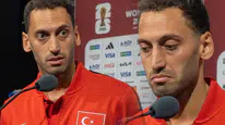Hakan Çalhanoğlu ve yabancı gazeteci arasında dikkat çeken diyalog