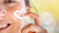Cildinizi Güneşten Korurken Bu Hatalara Düşmeyin: Uzmanlardan Kritik Uyarı