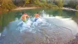 Arkadaşlarının gözü önünde boğuldu
