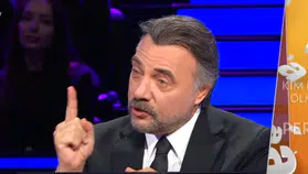 2013 yılında ABD'de bir kadının, bir şerif yardımcısına durduk yere tokat atmasının asıl sebebi nedir?