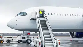 Uçaklara Neden Hep Sol Taraftan Biniliyor? Yüzyıllık Kuralın Nedeni Ortaya Çıktı