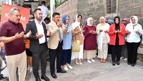KADEM Manisa’da 15 Temmuz lokması dağıttı