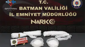 Kolundaki alçıya bakın ne koymuş!