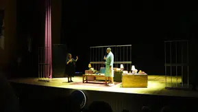 Tiyatro oyununa büyük ilgi