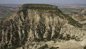 Kula’da açık hava müzesi: Tabala Kalesi ve Lav Diyarı