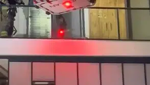 Sinir krizine girip evini yakmak istedi